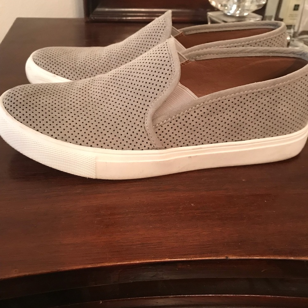Steve Madden slip on shoe grey 7.5 lightly worn